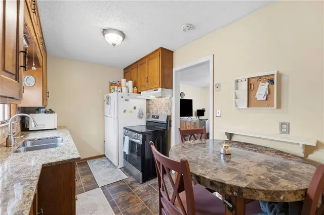 $390,000 | 5408 West 72nd Street, Prairie Village, KS 66208