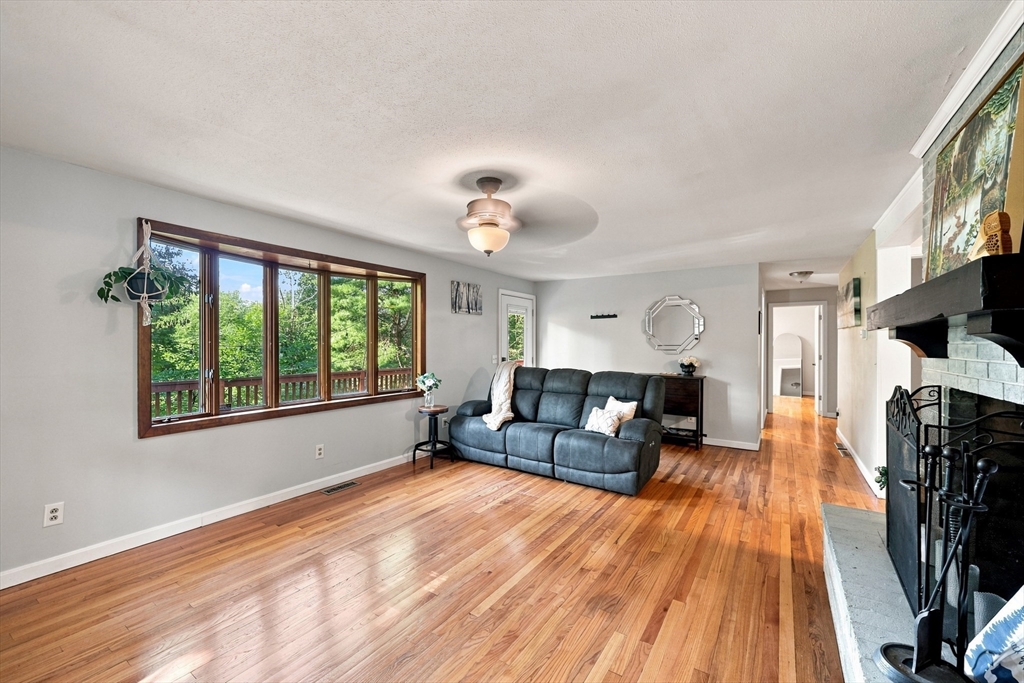 93 Leno Road Holland, MA 01521 - Photo 10 of 42 Gallery Image 10