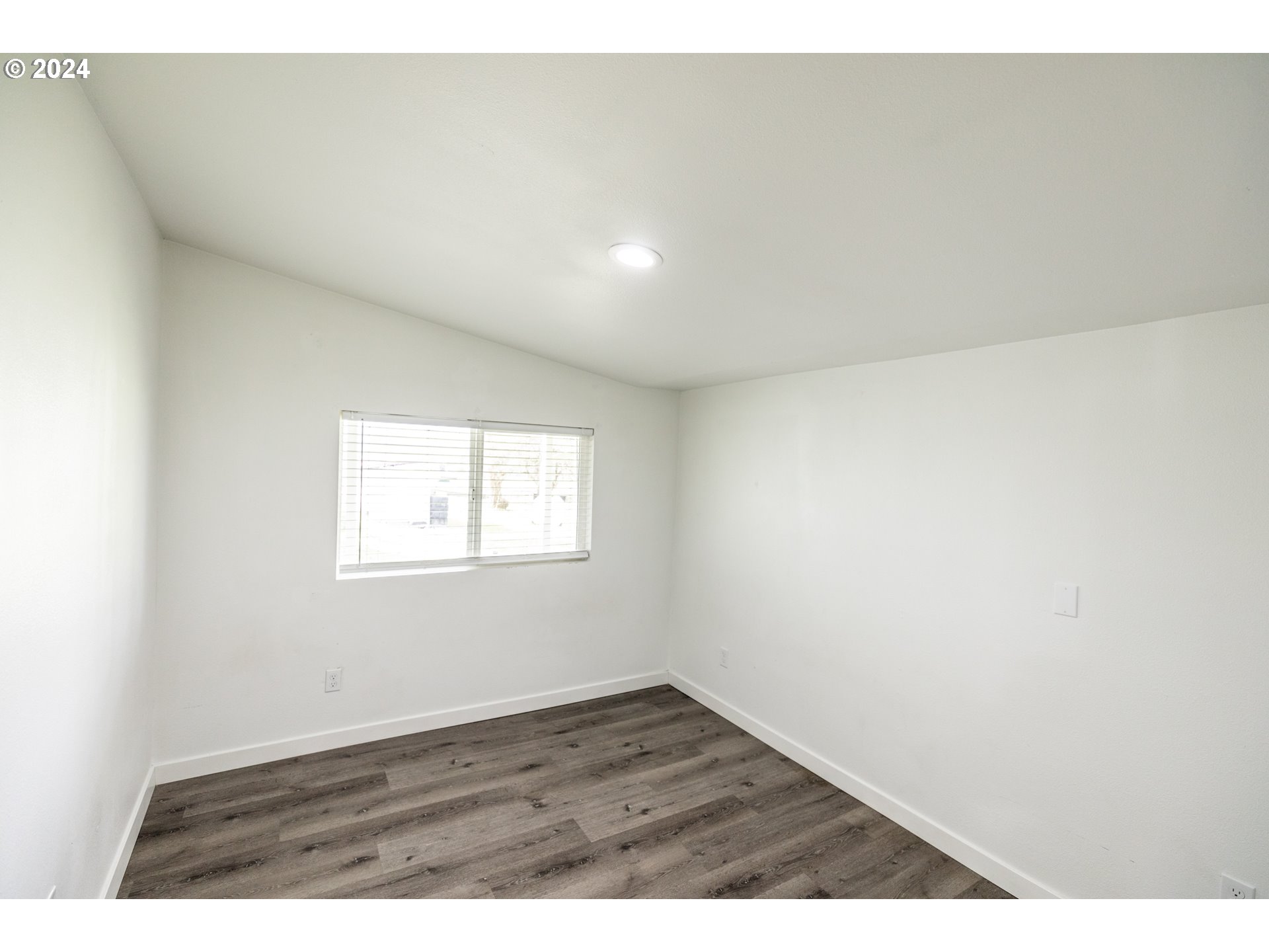 625 East 5th Avenue Riddle, OR 97469 - Photo 11 of 21