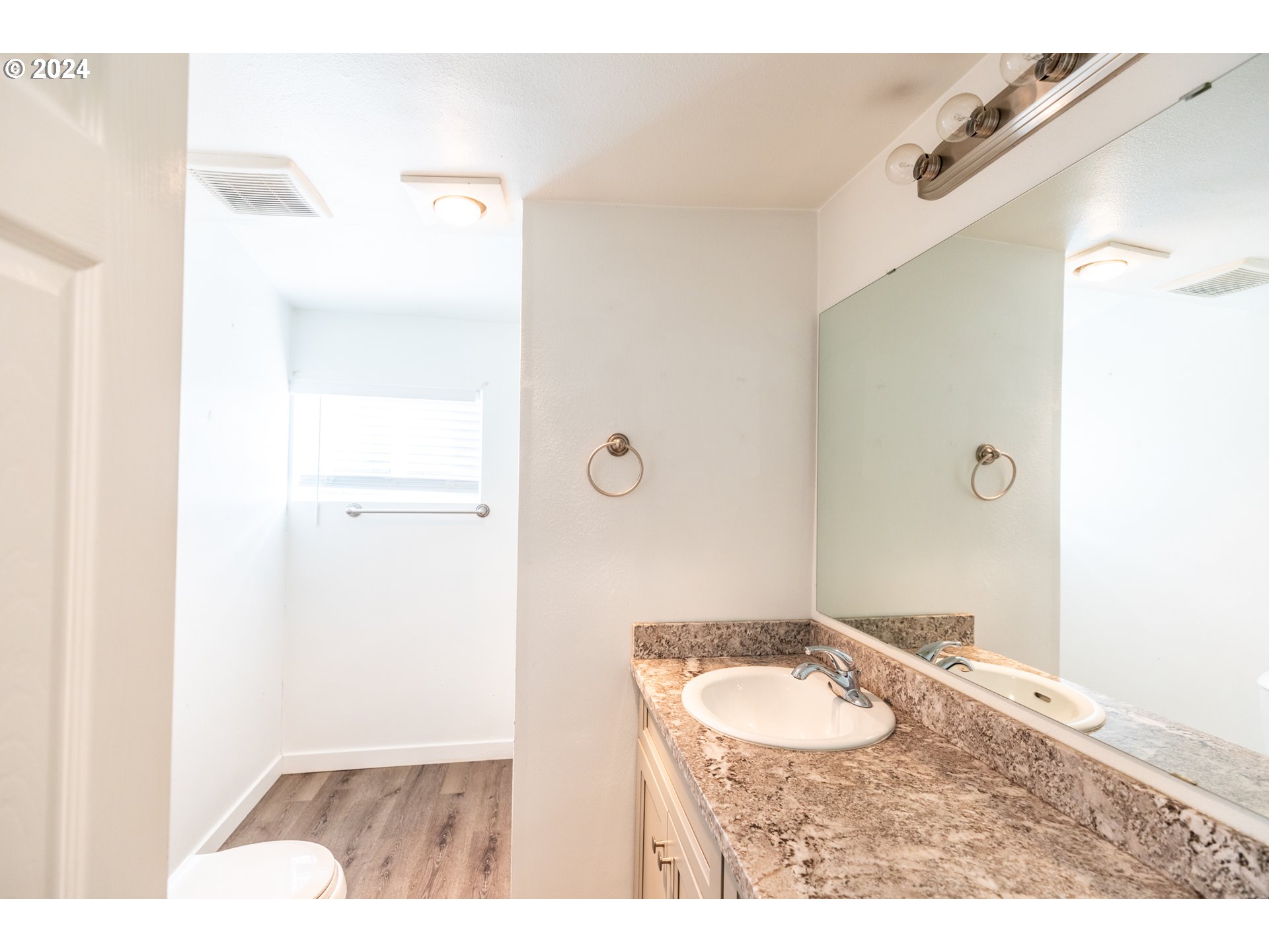 625 East 5th Avenue Riddle, OR 97469 - Photo 14 of 21
