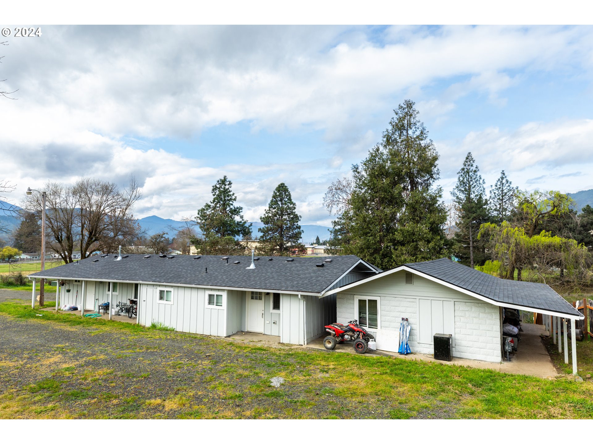 625 East 5th Avenue Riddle, OR 97469 - Photo 2 of 21