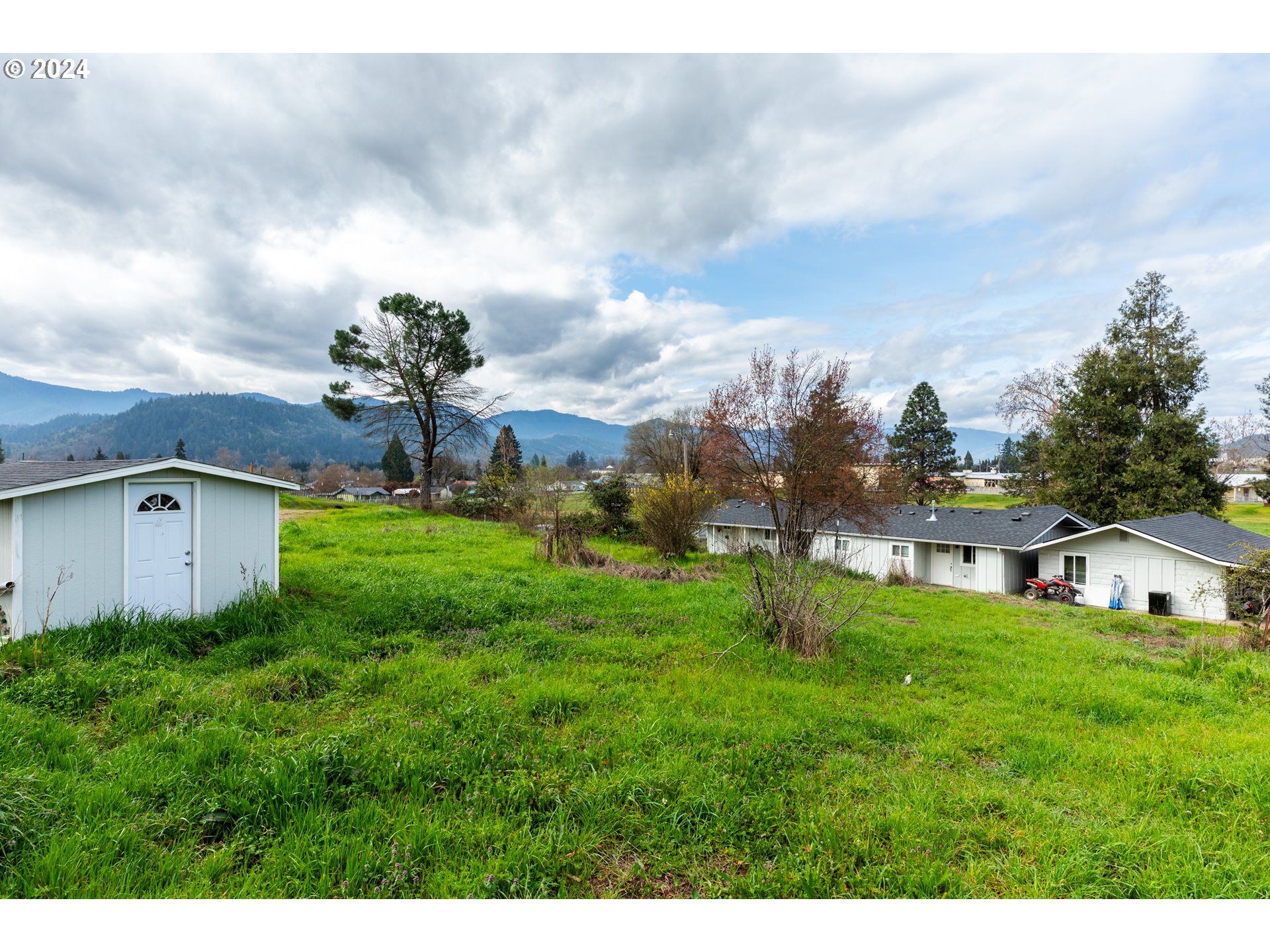625 East 5th Avenue Riddle, OR 97469 - Photo 4 of 21