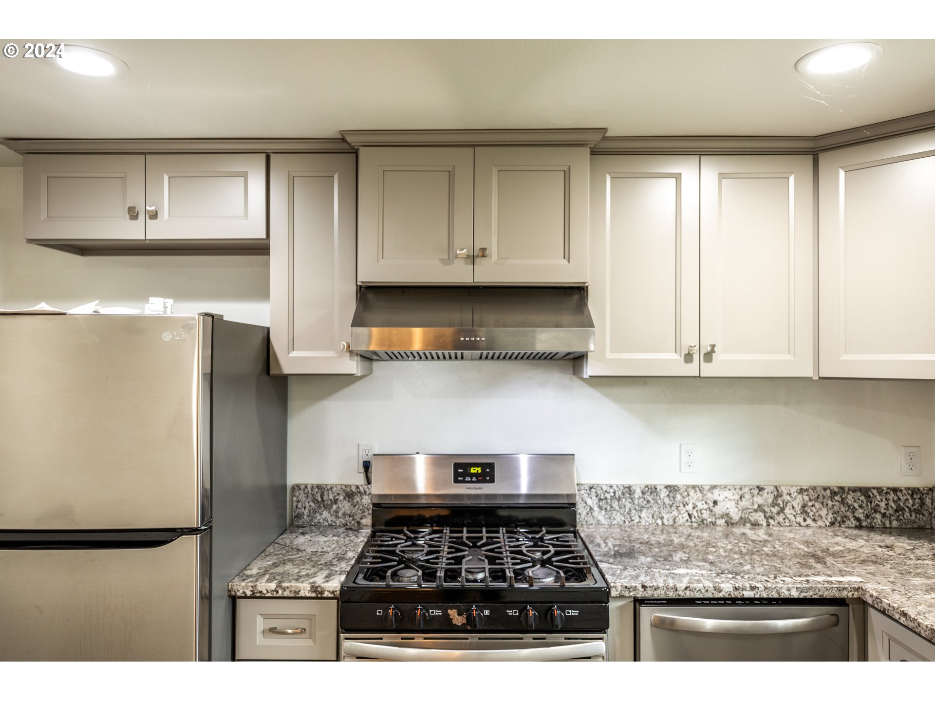 625 East 5th Avenue Riddle, OR 97469 - Photo 8 of 21
