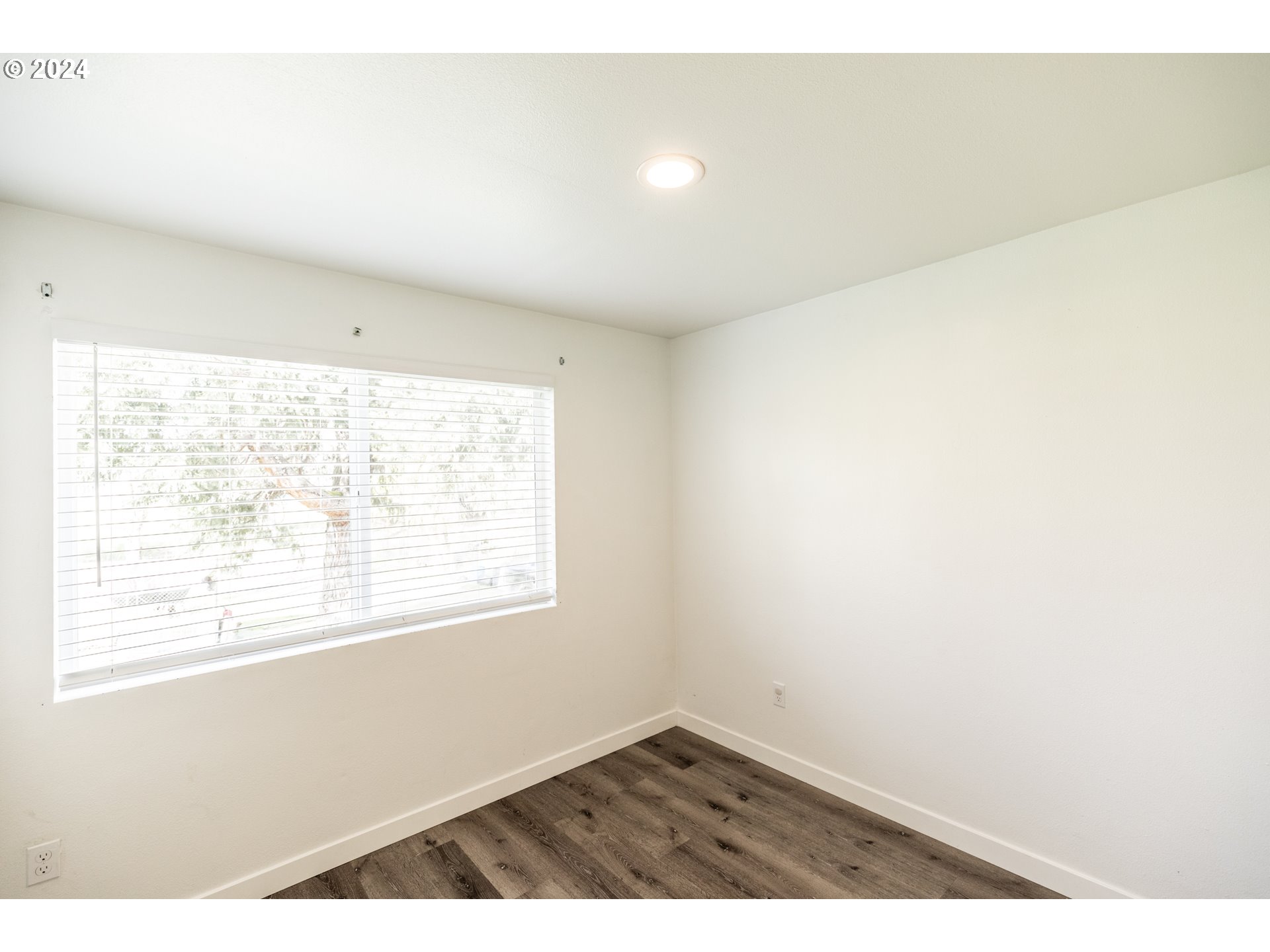625 East 5th Avenue Riddle, OR 97469 - Photo 9 of 21