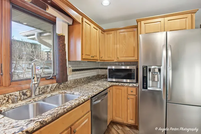 $450,000 | 1913 Rancho Lane, Des Plaines, IL 60016