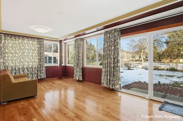 $450,000 | 1913 Rancho Lane, Des Plaines, IL 60016