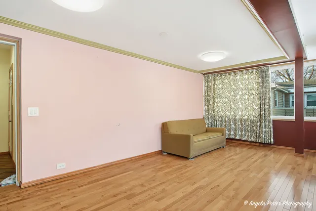 $450,000 | 1913 Rancho Lane, Des Plaines, IL 60016