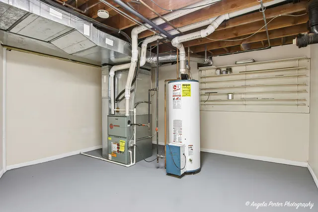 $450,000 | 1913 Rancho Lane, Des Plaines, IL 60016