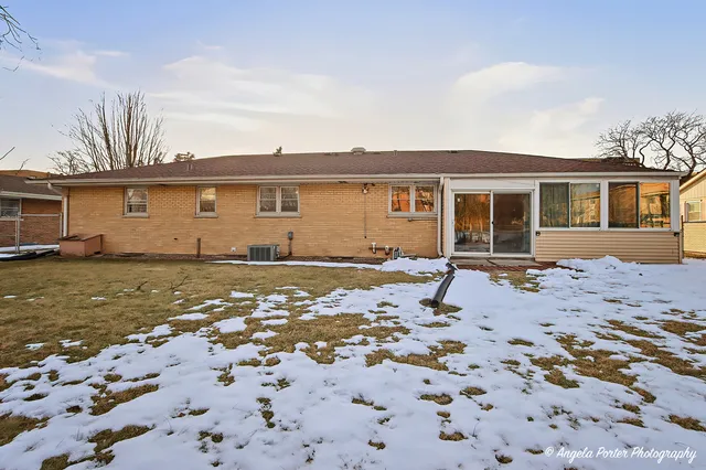 $450,000 | 1913 Rancho Lane, Des Plaines, IL 60016