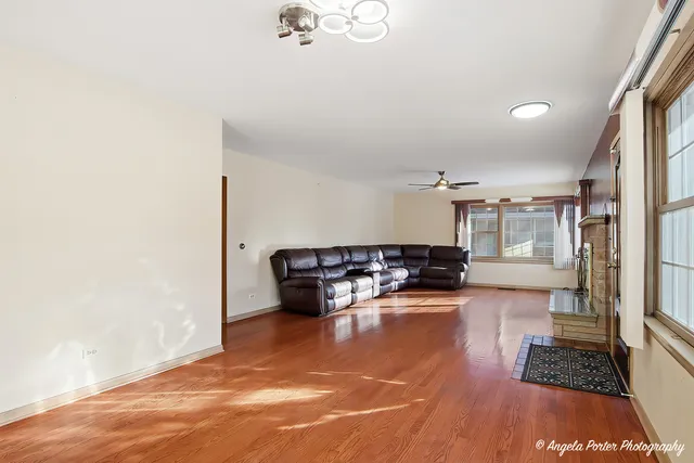 $450,000 | 1913 Rancho Lane, Des Plaines, IL 60016