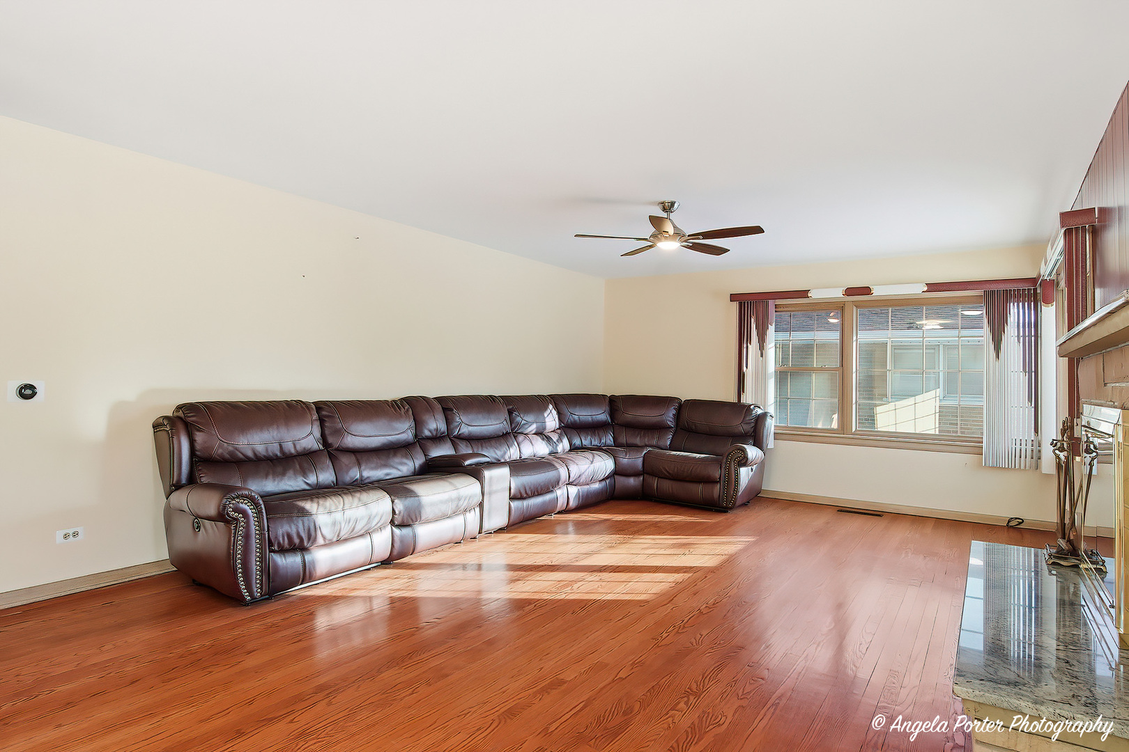 1913 Rancho Lane Des Plaines, IL 60016 - Photo 7 of 36 a living room with furniture and a wooden floor