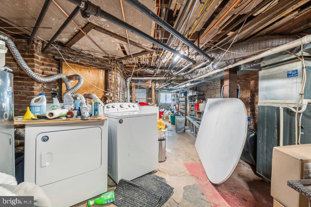 1215 John Street Baltimore, MD 21217 - Photo 26 of 34 a utility room with dryer and washer