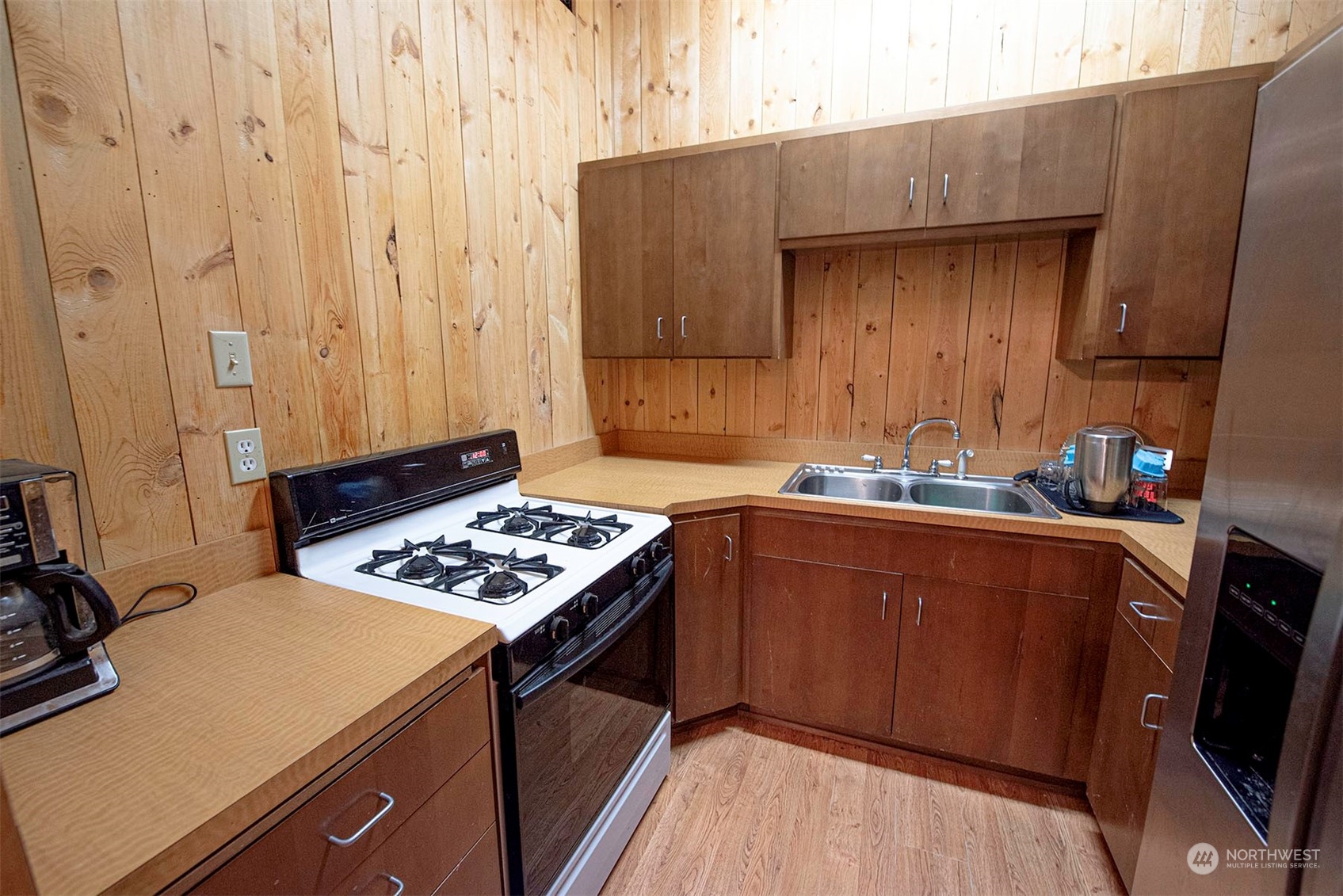 1666 Cummins Road Touchet, WA 99360 - Photo 24 of 35 a kitchen with a stove and a sink