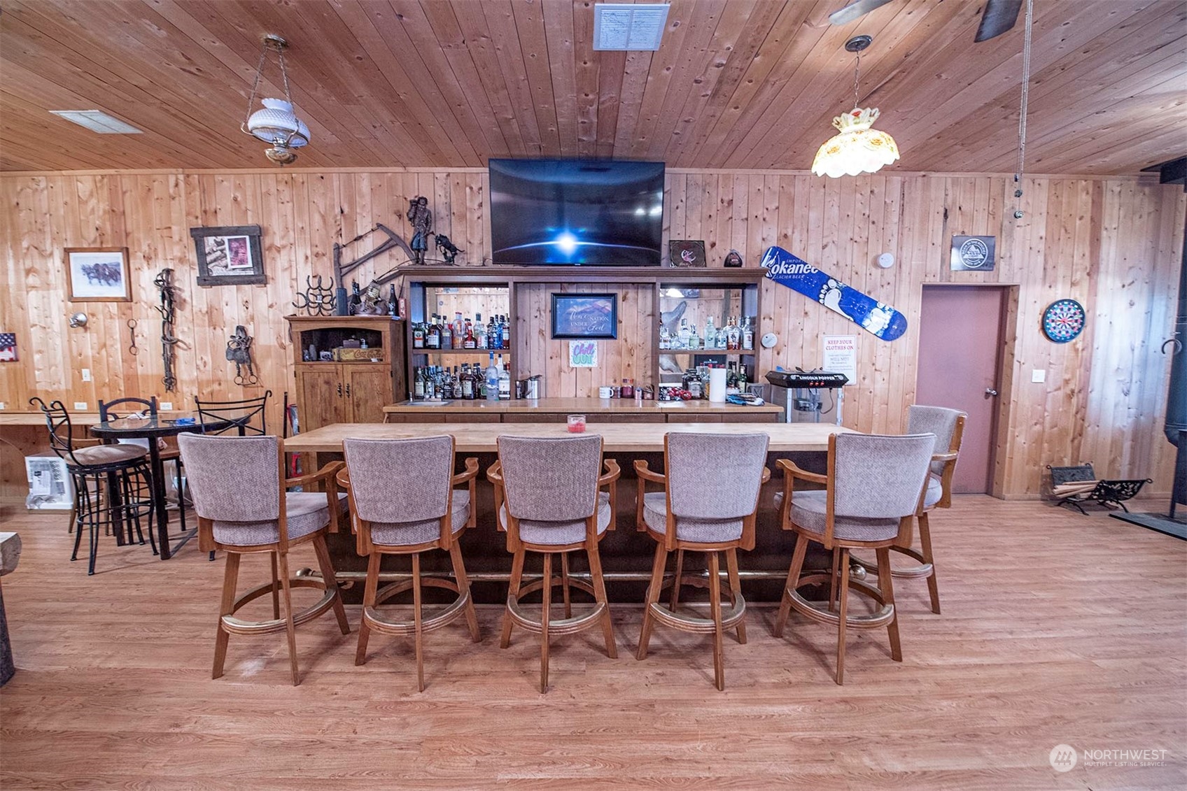 1666 Cummins Road Touchet, WA 99360 - Photo 25 of 35 a view of a dining room with furniture and wooden floor