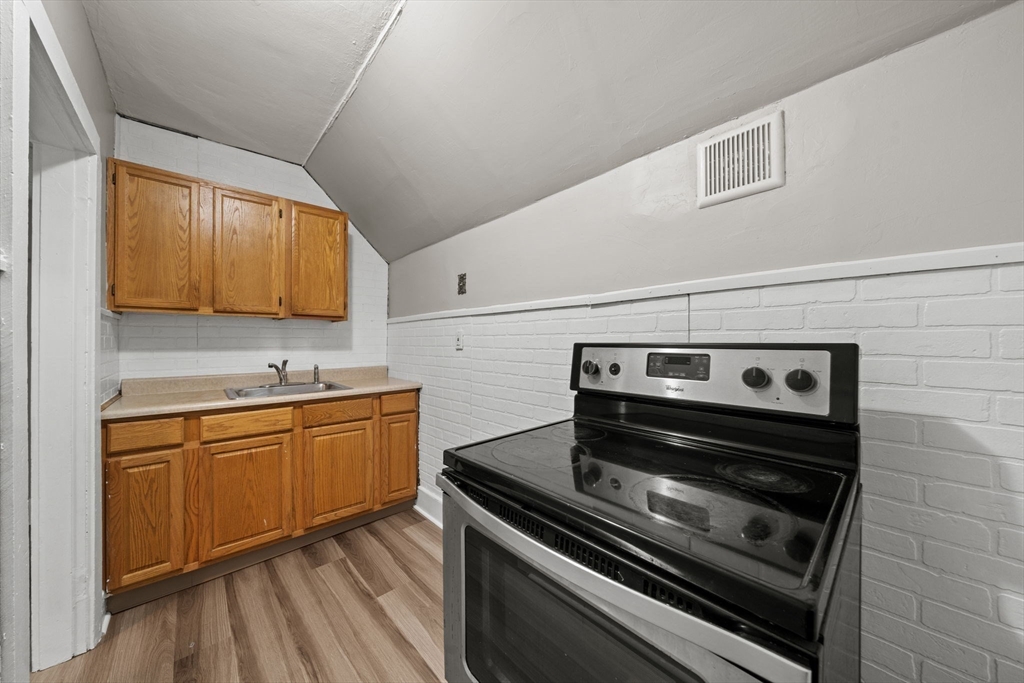 62 May Street Worcester, MA 01610 - Photo 2 of 38