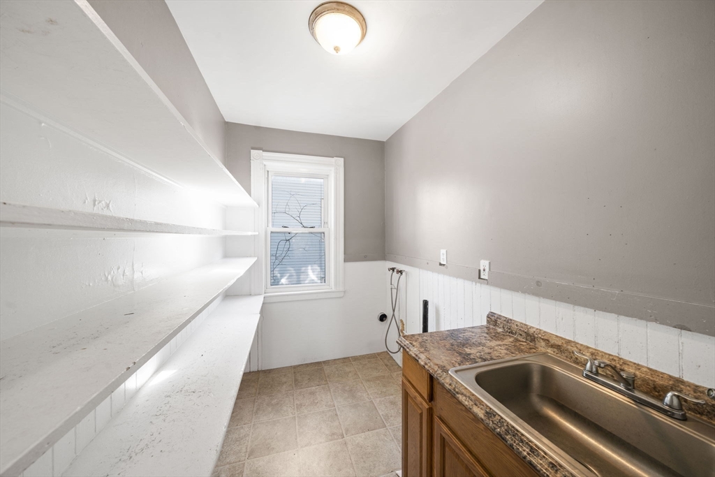 62 May Street Worcester, MA 01610 - Photo 24 of 38