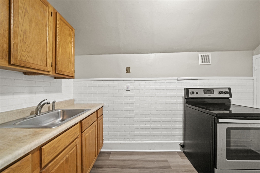 62 May Street Worcester, MA 01610 - Photo 3 of 38