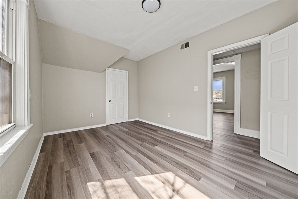 62 May Street Worcester, MA 01610 - Photo 5 of 38