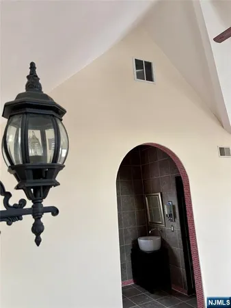 $2,500 | 266 Livingston Avenue, Lyndhurst, NJ 07071