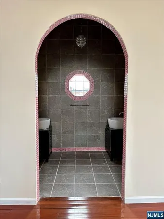 $2,500 | 266 Livingston Avenue, Lyndhurst, NJ 07071