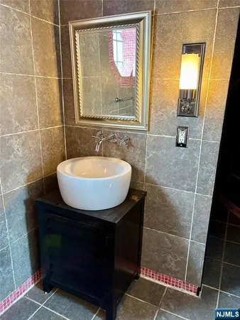 $2,500 | 266 Livingston Avenue, Lyndhurst, NJ 07071