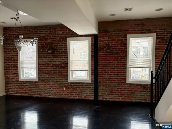 $2,500 | 266 Livingston Avenue, Lyndhurst, NJ 07071