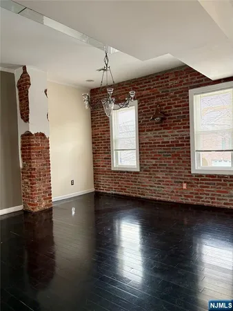 $2,500 | 266 Livingston Avenue, Lyndhurst, NJ 07071