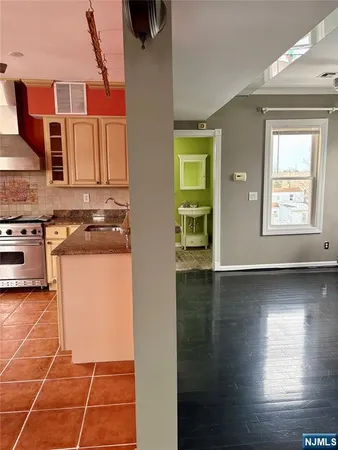 $2,500 | 266 Livingston Avenue, Lyndhurst, NJ 07071