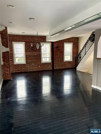 $2,500 | 266 Livingston Avenue, Lyndhurst, NJ 07071