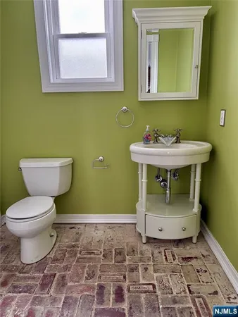 $2,500 | 266 Livingston Avenue, Lyndhurst, NJ 07071