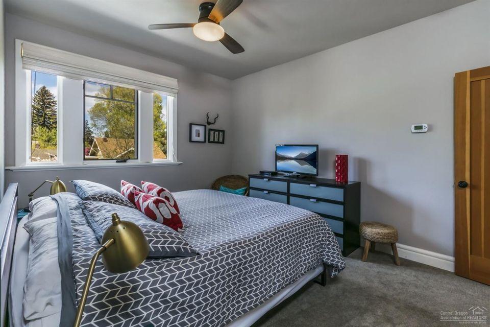 1514 Northwest Awbrey Road Bend, OR 97703 - Photo 14 of 36 20200312043644063372000000-o