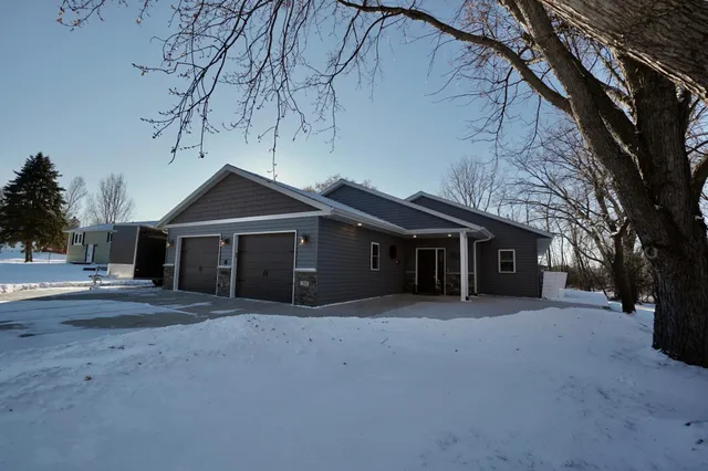 $425,000 | 204 Pine Street Southwest, New London, MN 56273