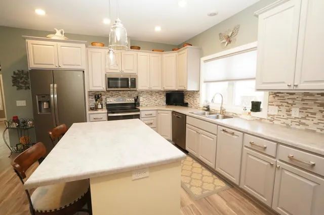 $425,000 | 204 Pine Street Southwest, New London, MN 56273