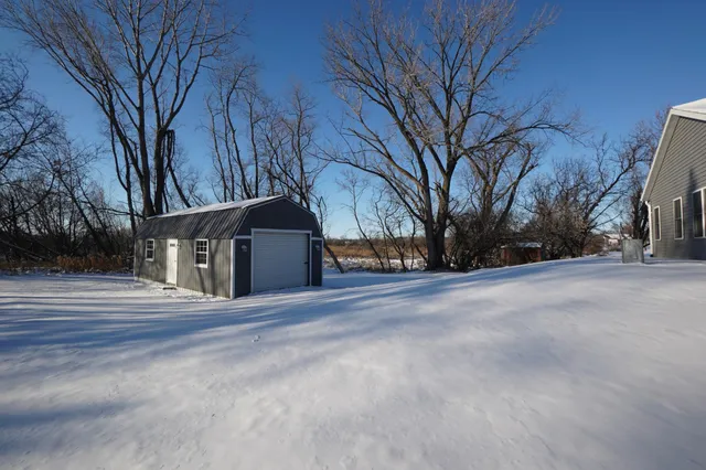 $425,000 | 204 Pine Street Southwest, New London, MN 56273