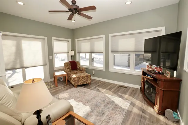 $425,000 | 204 Pine Street Southwest, New London, MN 56273