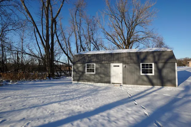 $425,000 | 204 Pine Street Southwest, New London, MN 56273