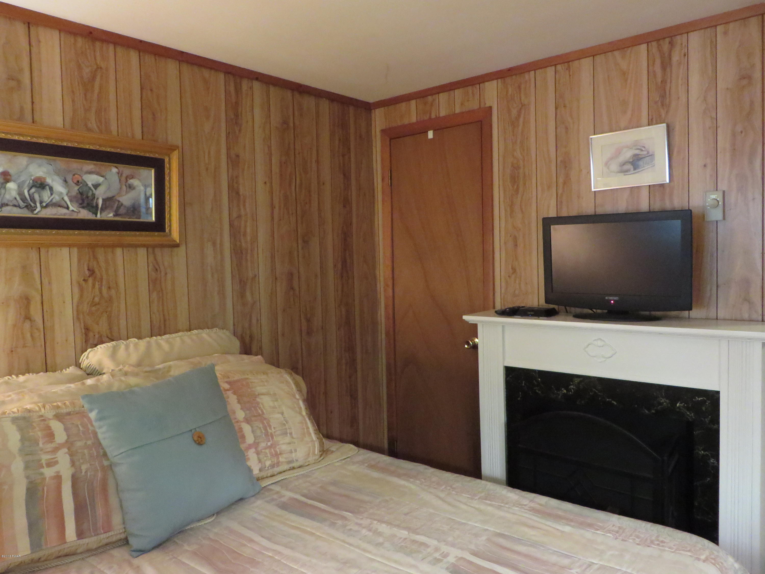 2112 Eagle Path Bushkill, PA 18324 - Photo 23 of 46