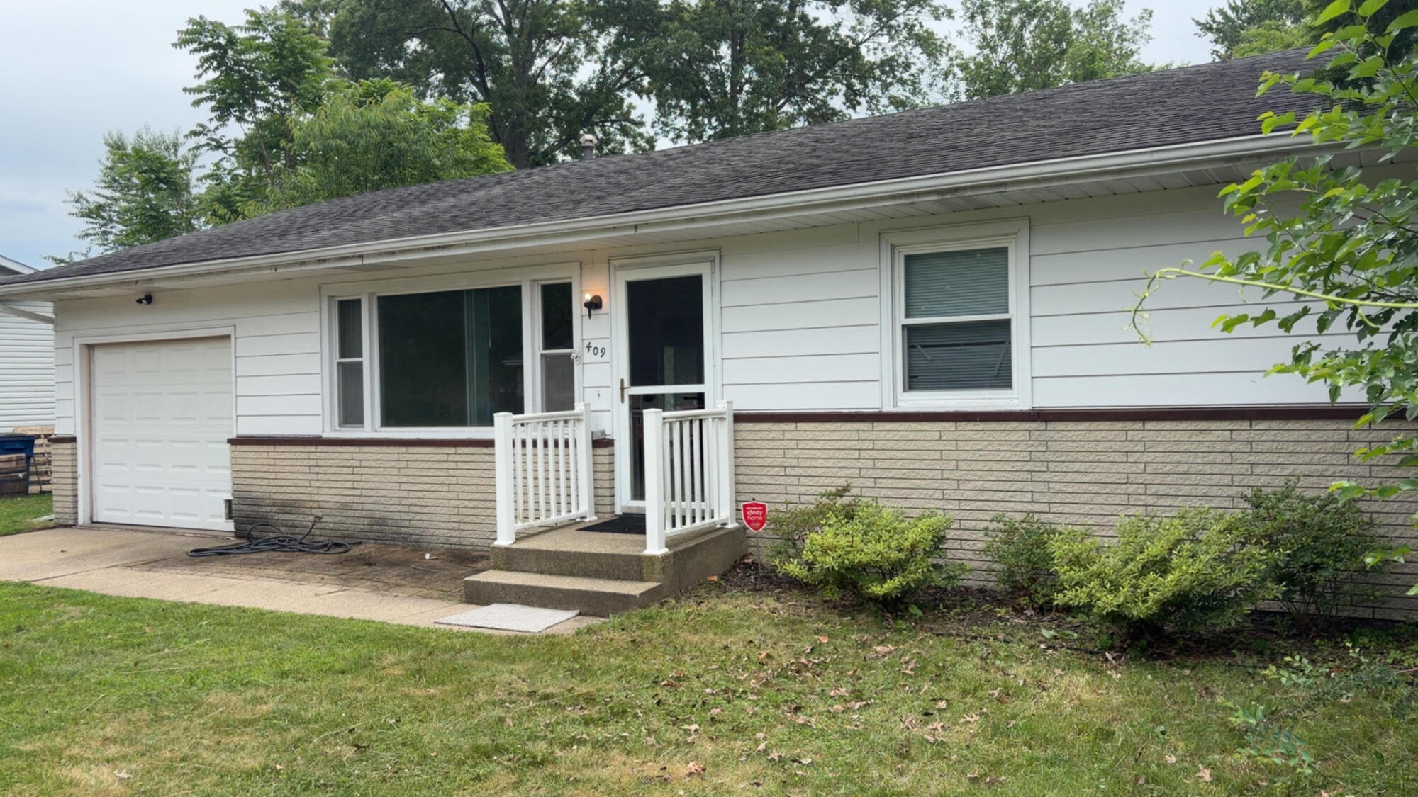 409 Holly Road Michigan City, IN 46360 - Photo 2 of 25 2000x1125