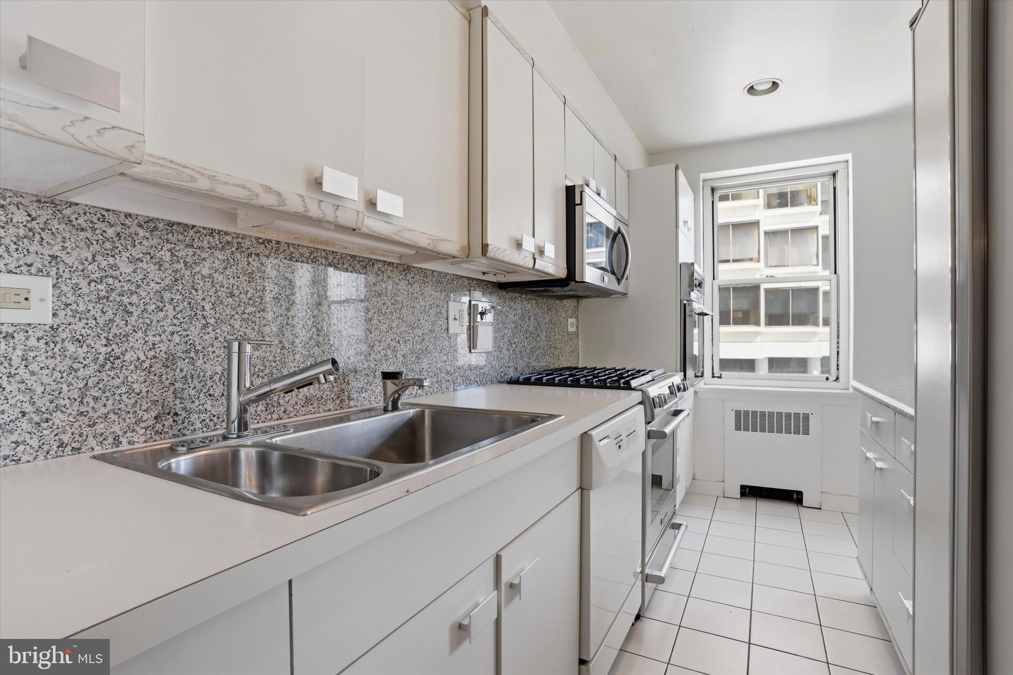 220 West Rittenhouse Square, Unit 22C Philadelphia, PA 19103 - Photo 12 of 29 Kitchen