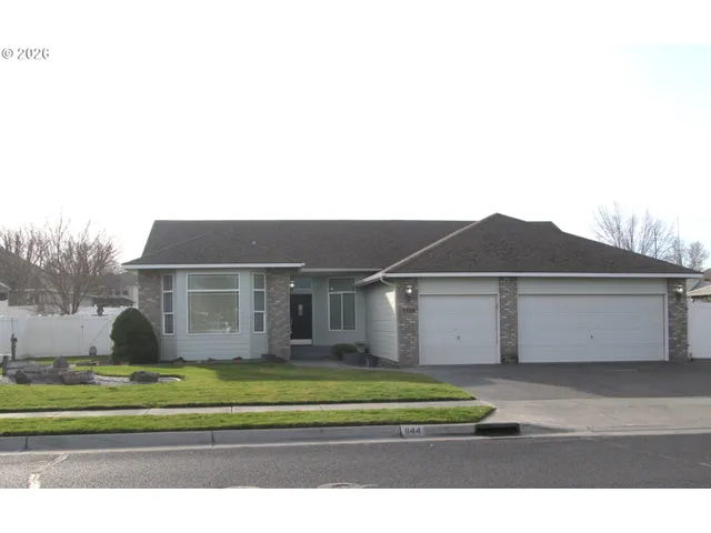 $410,000 | 1144 East Main Street, Hermiston, OR 97838