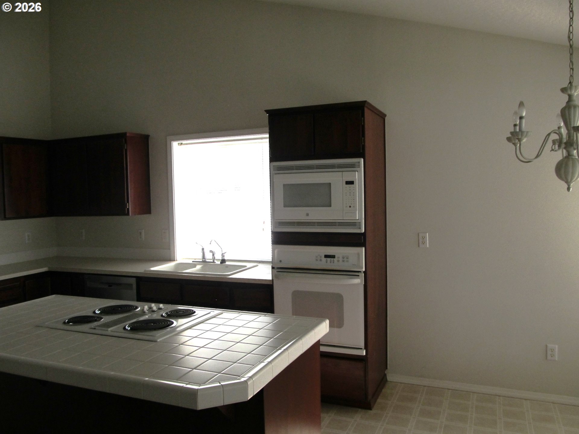 1144 East Main Street Hermiston, OR 97838 - Photo 2 of 27 Living Room