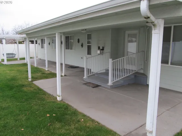 a view of a porch with yard
