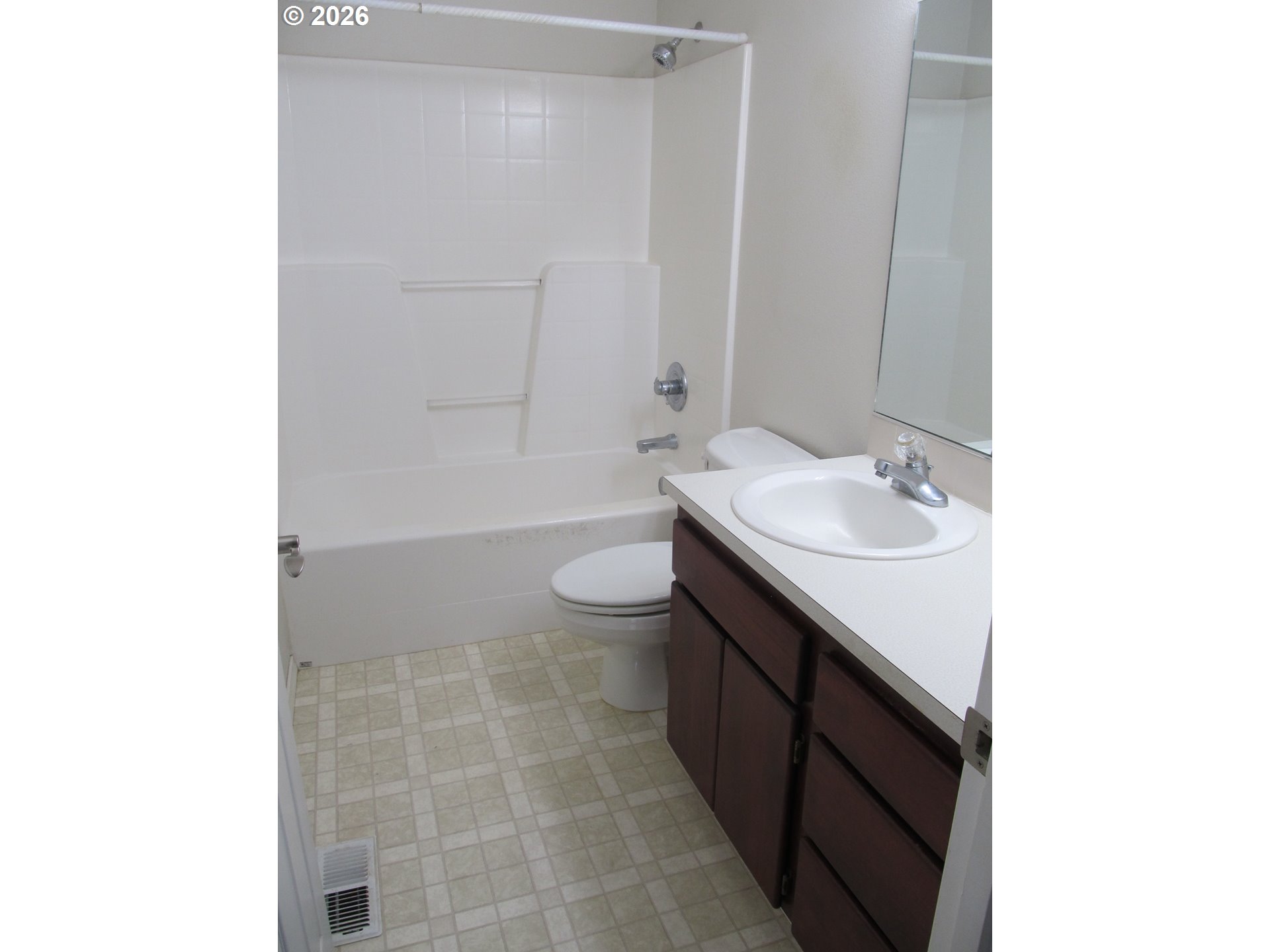 1144 East Main Street Hermiston, OR 97838 - Photo 10 of 27 Bathroom