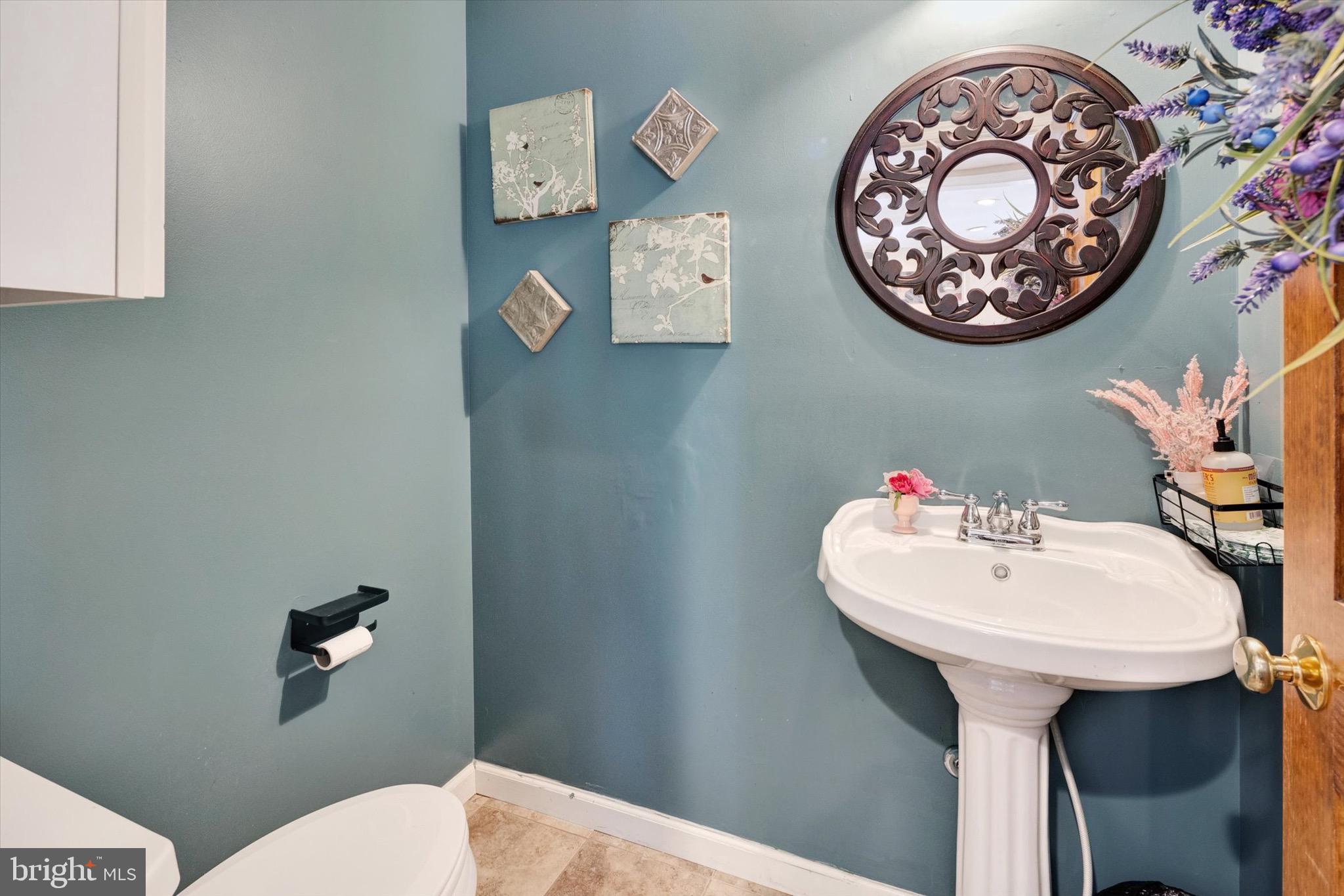 15 Gift Road Hamburg, PA 19526 - Photo 17 of 55 Half Bathroom