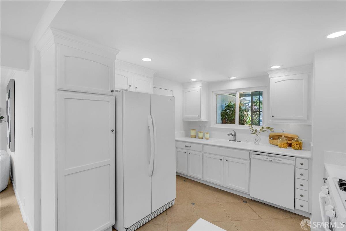 2083 Seacliff Drive Milpitas, CA 95035 - Photo 21 of 59 a bathroom with a double vanity sink and a tub