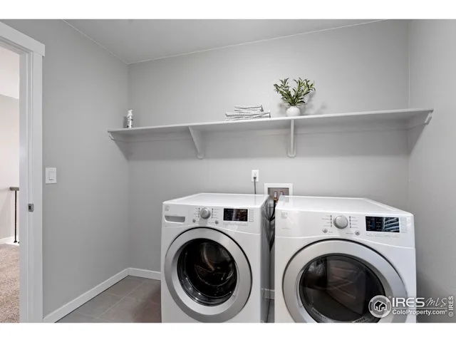 a view of washer and dryer in a kitchen