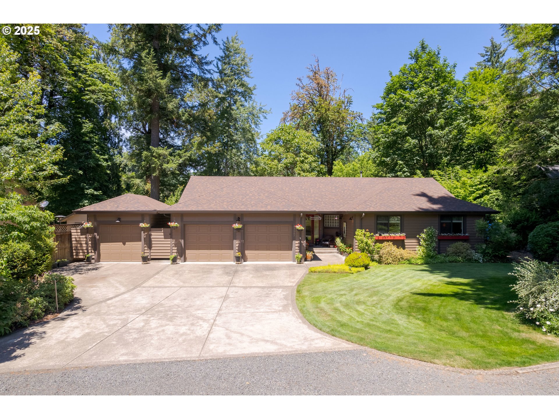 43087 Deerhorn Road Springfield, OR 97478 - Photo 2 of 48 Gallery Image 2