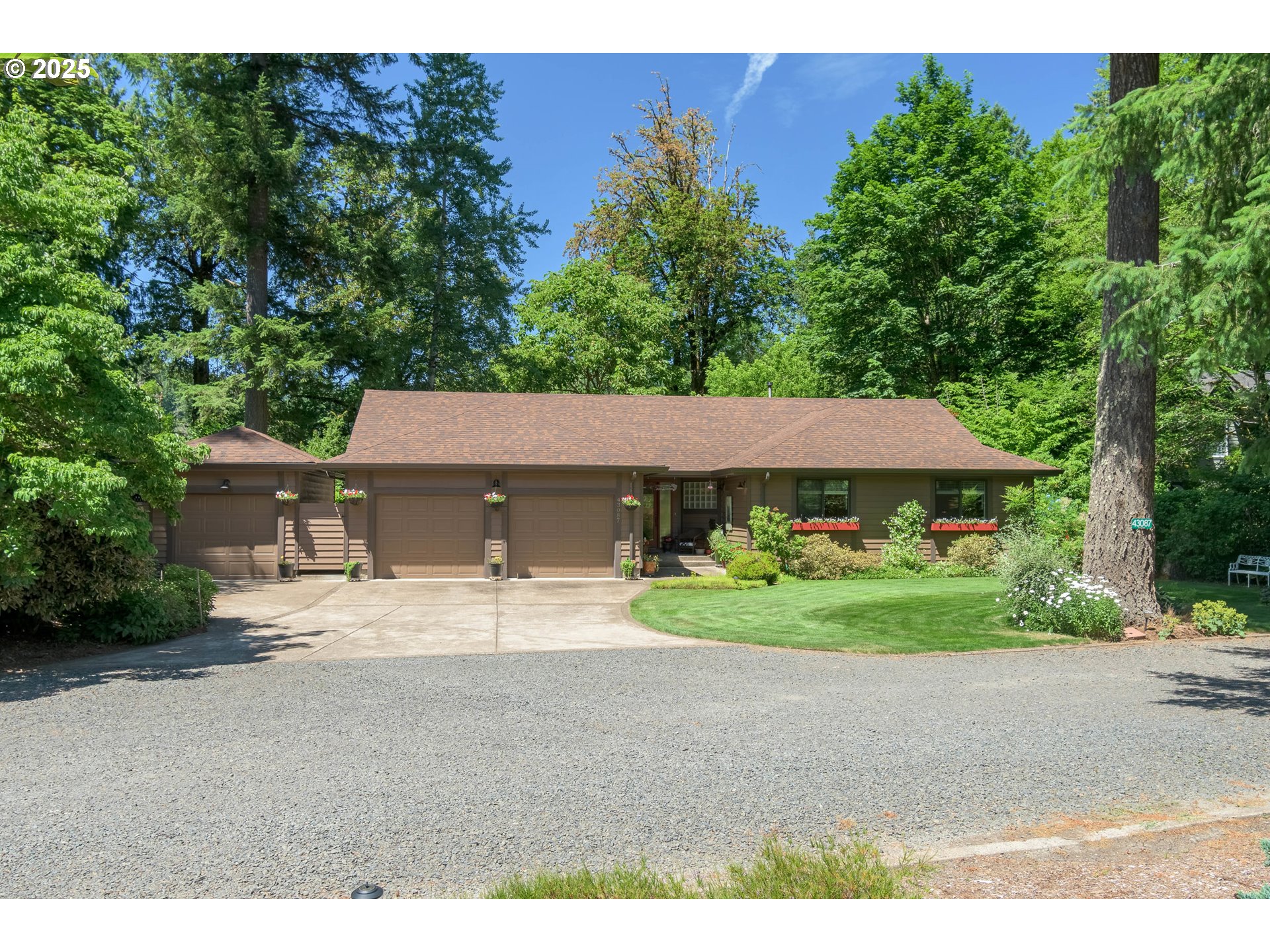 43087 Deerhorn Road Springfield, OR 97478 - Photo 4 of 48 Gallery Image 4