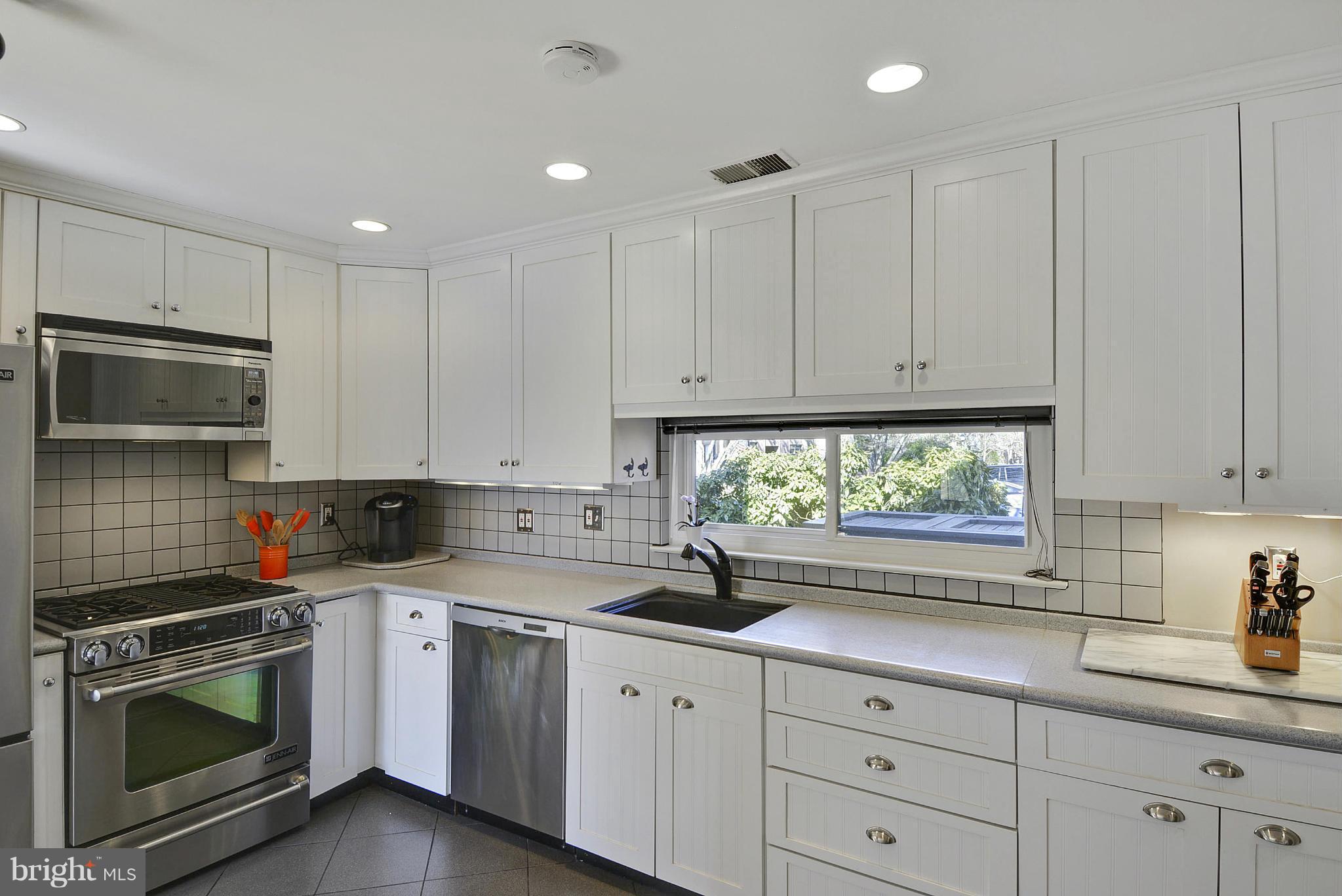 11605 Hunters Green Court Reston, VA 20191 - Photo 2 of 30 Kitchen