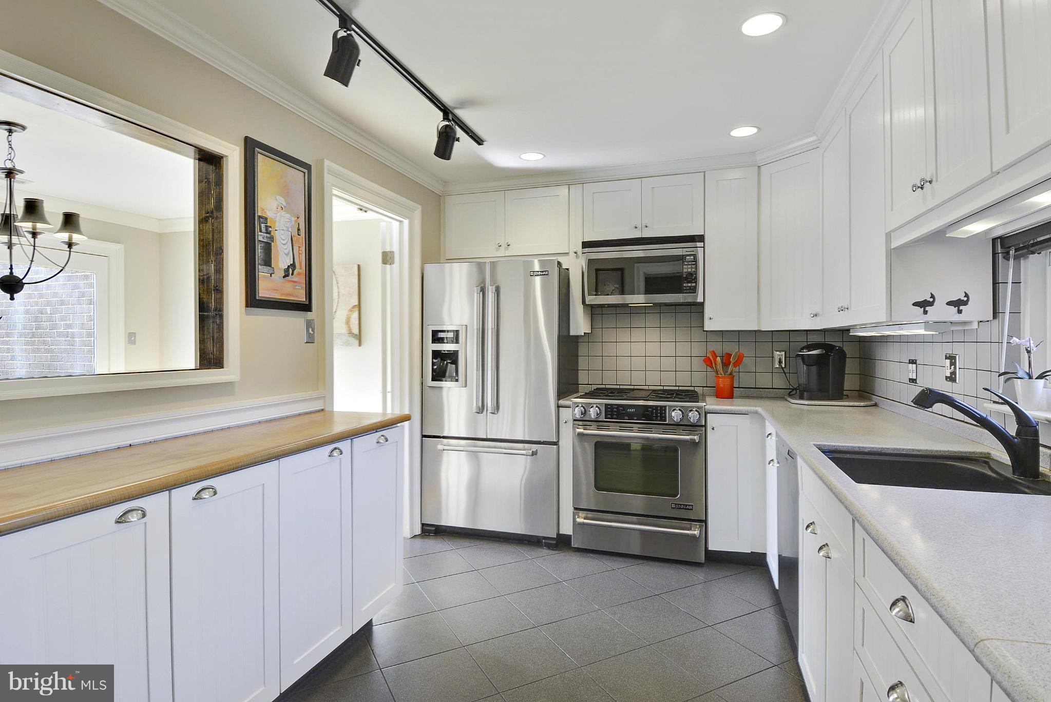 11605 Hunters Green Court Reston, VA 20191 - Photo 3 of 30 Kitchen